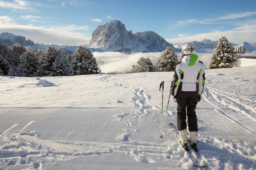 A woman getting ready to ski in the mountai