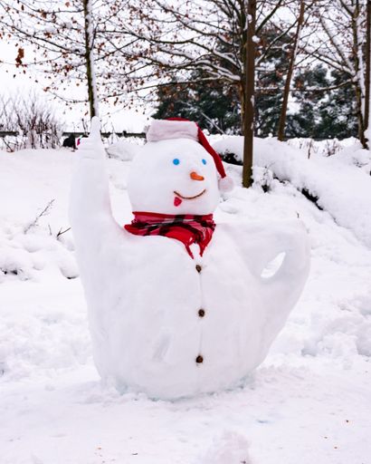 A vertical shot of a small snowman in Villaverde Alto, Madrid
