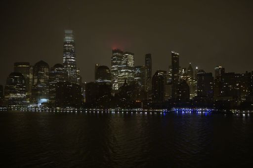 A beautiful shot of the Brooklyn Bridge at night in New York City