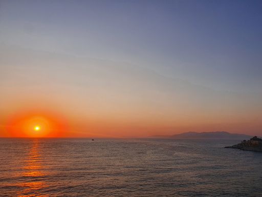 A mesmerizing view of the golden sunset over the sea