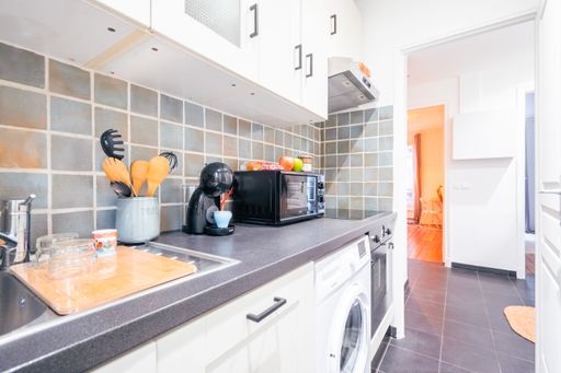 A beautiful view of the interior of the kitchen