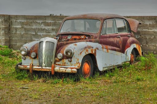 An old vintage car in the yard