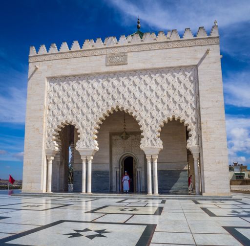 Guard soldier in national costume at the entrance of Mausoleum of Mohammed V. Mausoleum of Mohammed V located in Rabat, Morocco