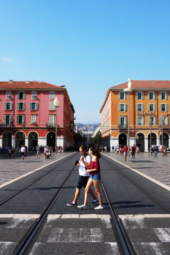 Jean Medecin Avenue, this street features a large pedestrian square and is frequented by thousands of tourists each year.
