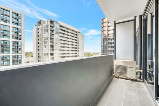 Empty and unfurnished brand new apartment