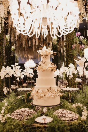 A vertical shot of the wedding cake on a tray in a restaurant