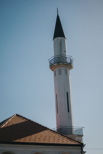 A vertical shot of a mosque in Brcko, Bosnia and Herzegovina