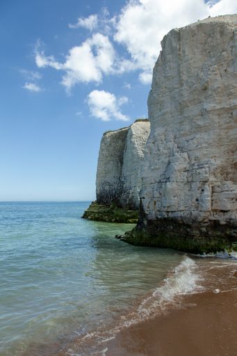 A vertical shot of cliffs near the town of Broadstairs in the UK