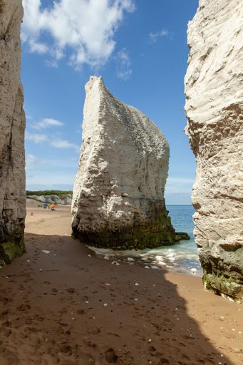 A vertical shot of cliffs near the town of Broadstairs in the UK
