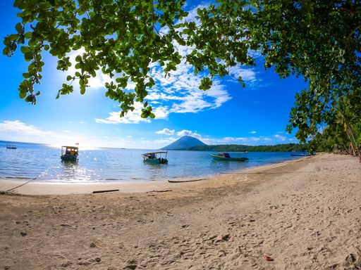 A beautiful shot of the beach on a bright sunny day