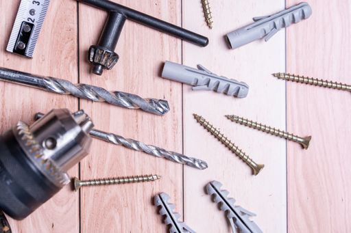A top view of a drill with its small set on a wooden table