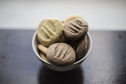 A selective focus shot of homemade sweet cookies in a bowl