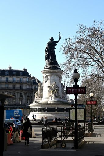 It symbolizes the victory of the Republic in France