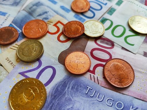 A closeup shot of Swedish coins put on Swedish banknotes