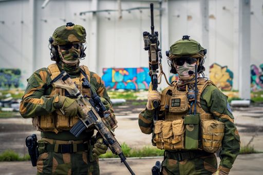 Two fully equipped special forces soldiers posing with weapons