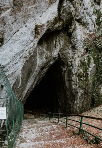 A vertical shot of the Maiden's cave in Bosnia and Herzegovina
