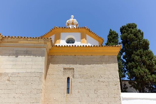 A low-angle shot of the white building of La Rabida Monastery in Huelva, Spain