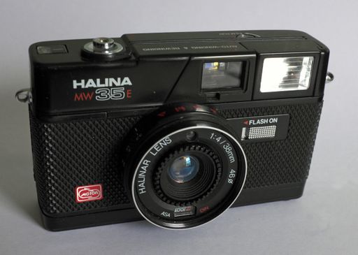 A Halina MW 35E 35mm camera, manufactured in Hong Kong by Haking. It offered a 38mm f1:4 Halinar lens, zone focusing, motor-wind and auto exposure.