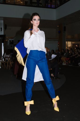 Model parading with blue and yellow pantsuit and white shirt in Barakaldo