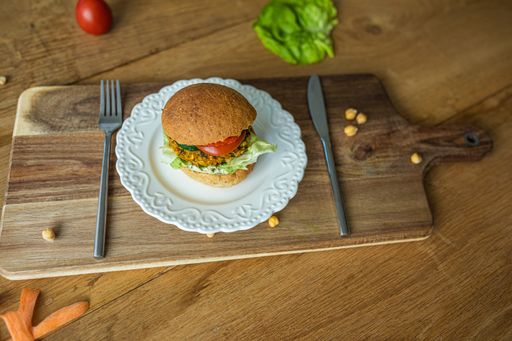A delicious veggie burger on a wooden board