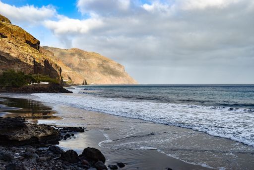 An amazing shot of the ocean captured from the pebble beach on a sunny day