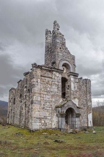 A vertical shot of old Orthodox church ruins on a gloomy day in Croatia