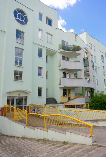 Entrance to a apartment block at the Stare Zegrze area