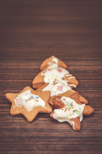 Several star-shaped cookies on top of each other put on the table