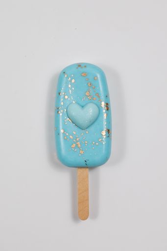 A top view of pastel Paleta de chocolate isolated on white background