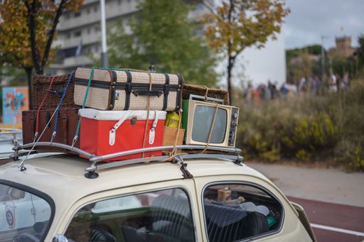 Detail of the luggage on the roof of an old car that goes on vacation