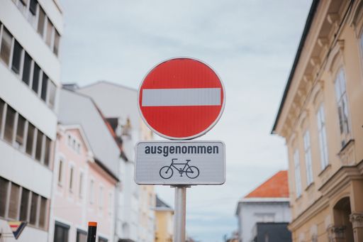 No entry street sign except bikes in German
