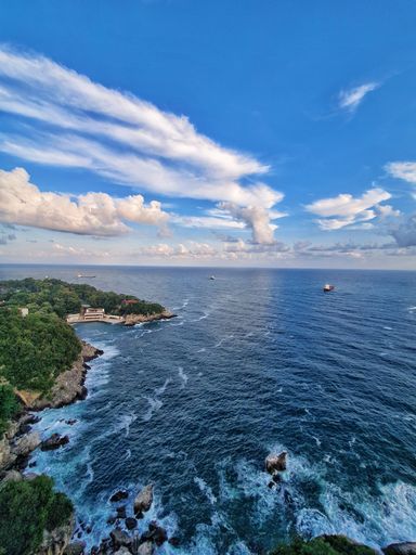 A breathtaking view of the vast ocean from atop a picturesque cliff