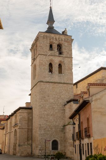 A low angle shot of Iglesia de Santa Maria with Romanesque elements in Aranda de Duero, Spain