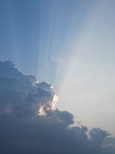 An eye-catching effect of light piercing through the clouds.