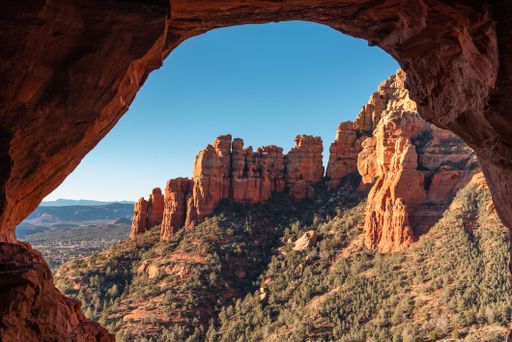 A mesmerizing view of the iconic red rock formations of Sedona, Arizona against a bright blue sky