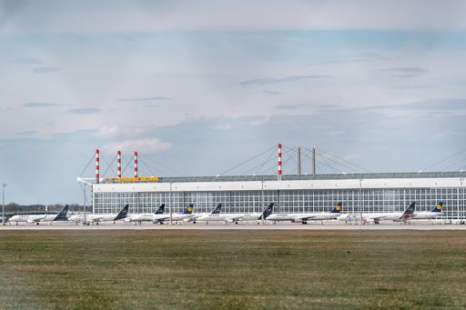 Many Lufthansa aircraft are parked at Munich Airport. Due to the coronavirus and restrictions, few people travel. The planes are not used