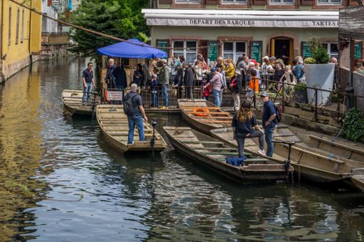 A group of people standing on vessels in Colmar, Elsass, France