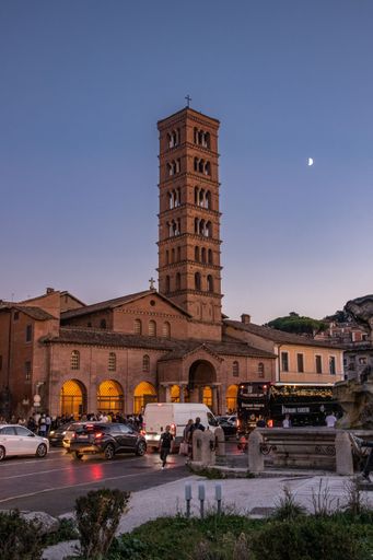 Santa Maria in Cosmedin (Rome) at night