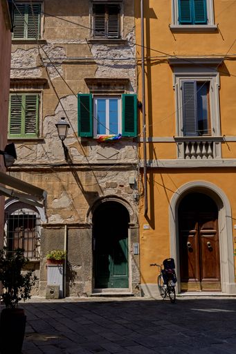 A vertical shot of Pisa, Italy, located in Tuscany