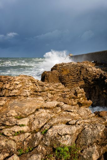 A vertical of seaview in San Vicente de la Barquera, Spain