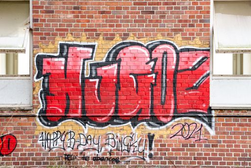 Colorful contemporary street art mural: abstract expression of creativity and artistic design in a industrial environment.