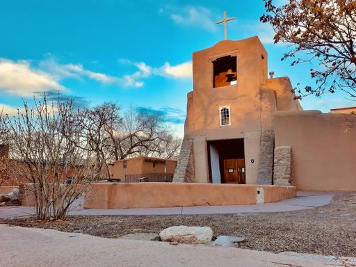 San Miguel Mission Chapel in Santa Fe, New Mexico. Adobe church built in the 17th century. The oldest church in the USA.