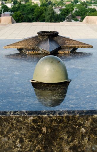 A vertical shot of the World War II Memorial in Chernihiv, Ukraine