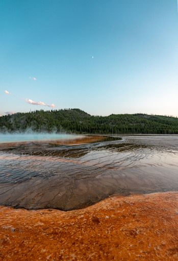 A vertical shot of the breathtaking landscape of the Yellowstone National Park