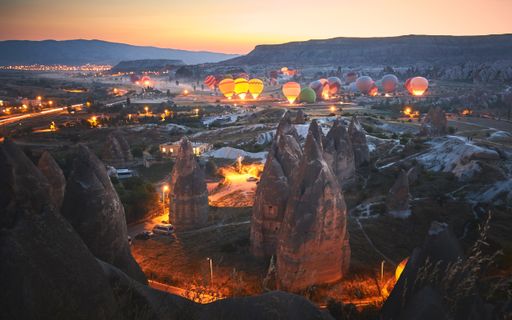 The mesmerizing view of the hot air balloons in the rocky mountains of Kapadokya, Turkey