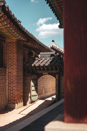 A vertical shot of a traditional Korean building under the sunlight and a blue sky