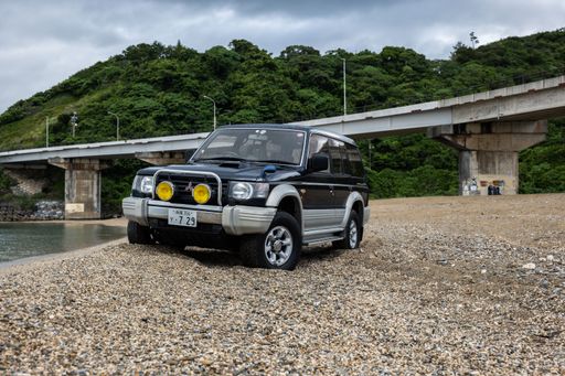 A Mitsubishi Pajero generation 2 limited edition 4m40 2,8 turbo XR lwb 4x4 Japan Okinawa JDM