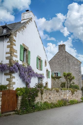 Brittany, Ile aux Moines island in the Morbihan gulf, small street and beautiful houses in the village