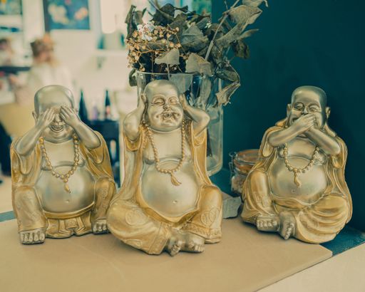 The three golden statues of buddha