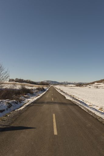 A vertical shot of the empty road in Palencia, Spain during daylight